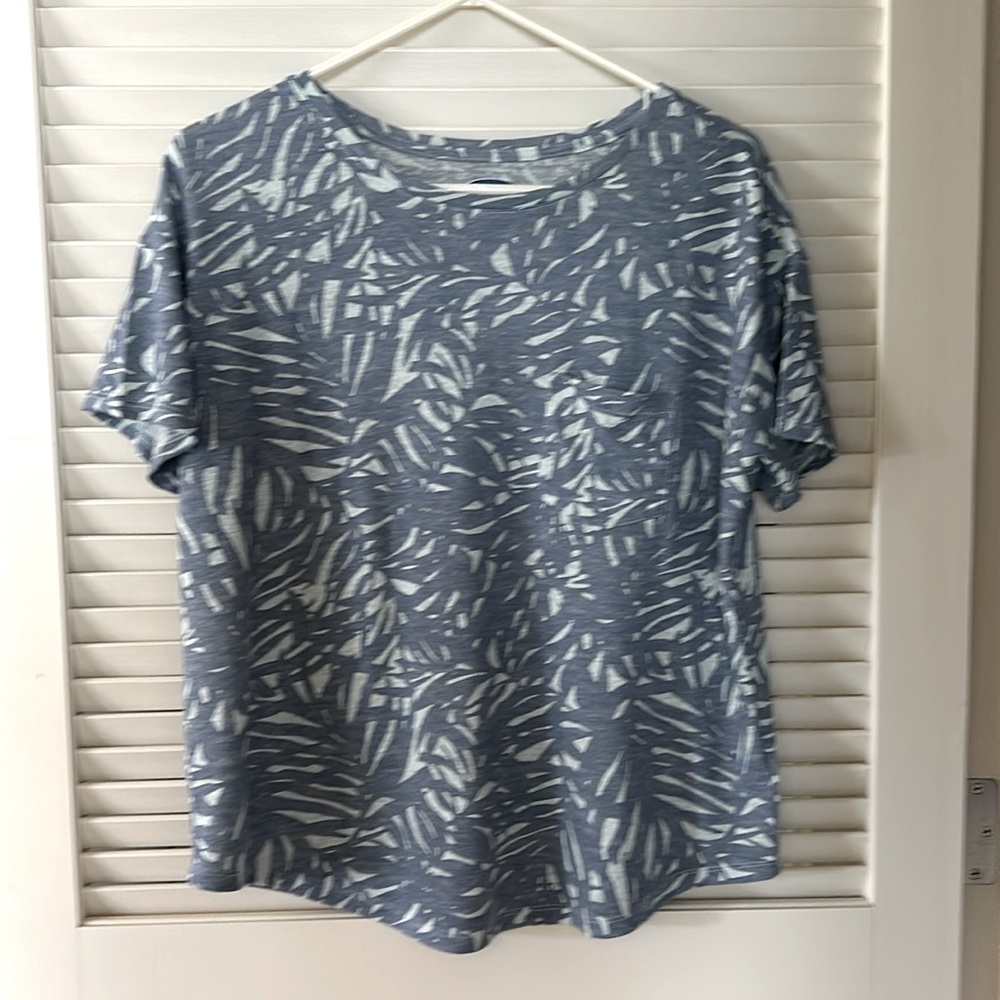 Old. Navy t shirt